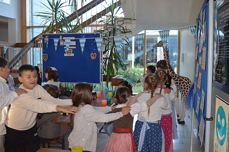 Mini-Oktoberfest Mini-Oktoberfest